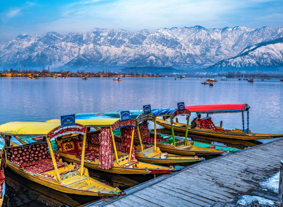 Unraveling the Charms of Kashmir: A Tourist's Delight
