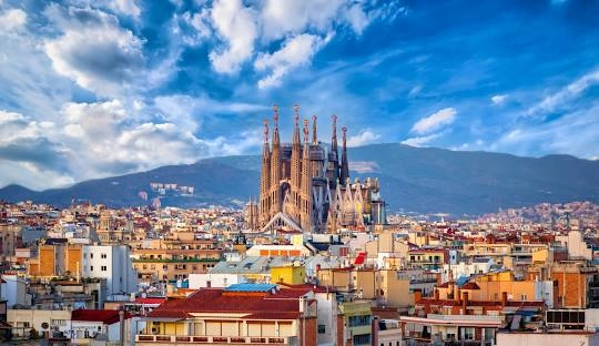 Exploring the Vibrant Streets of Barcelona: A Weekend Getaway
